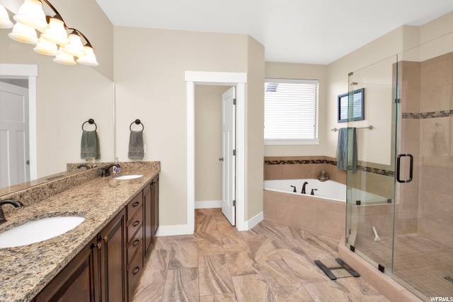 Main Level-Owner's Full Bathroom