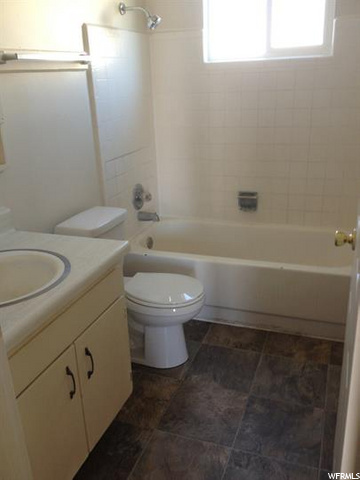 Upstairs bath 1