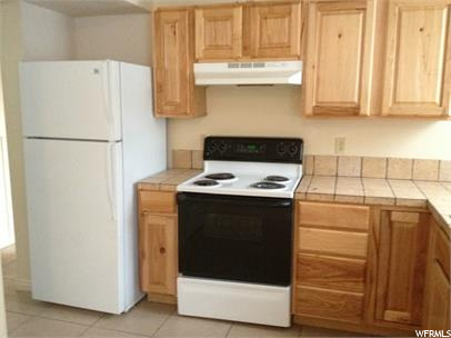 Basement kitchen 2