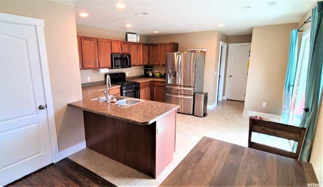 Kitchen with bar