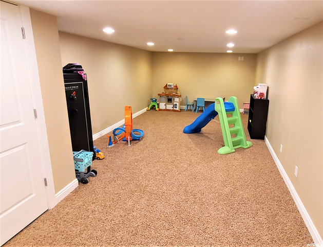 BONUS huge basement room