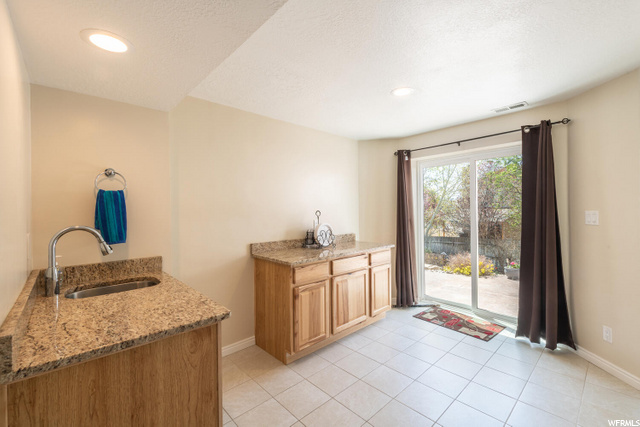 Basement wet bar