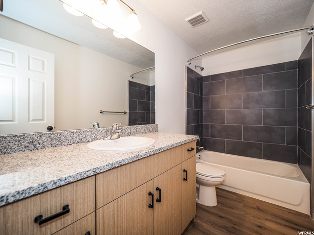upstairs full bathroom