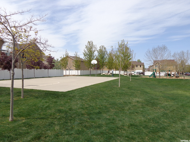 Easy access to basketball court