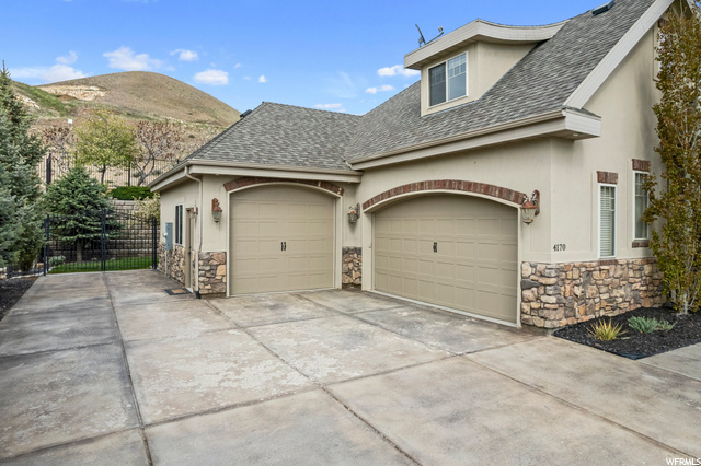 3-car Garage
