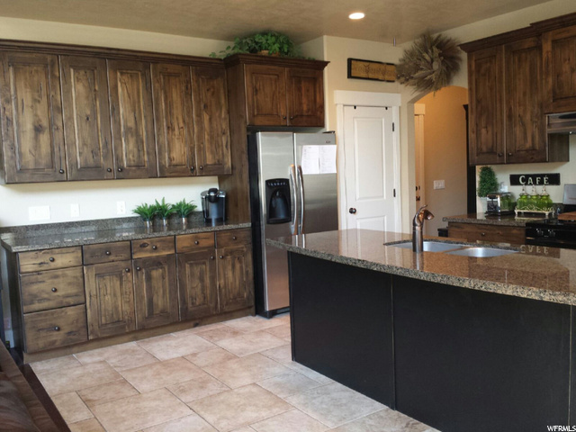 knotty alder kitchen cabinets