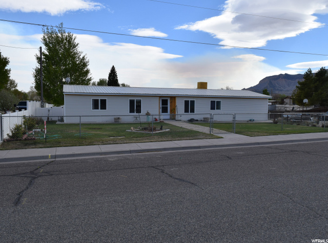 345 W Mill Rd, Ferron, UT 84523 — photo 2