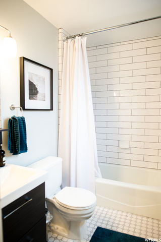 Bathroom 2 (downstairs)