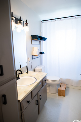 Bathroom 1 (upstairs)