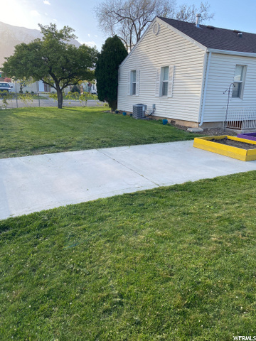 Driveway with planter boxes