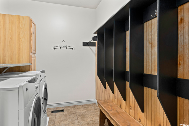 Main laundry/mudroom