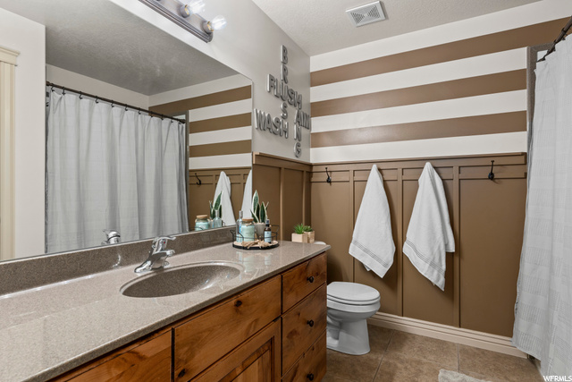 Upstairs full bath