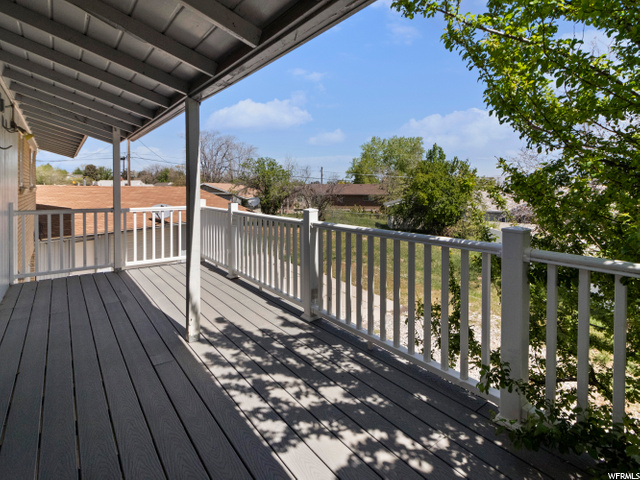 Deck off of family room