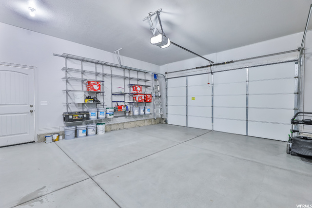 Garage features Insulated Doors