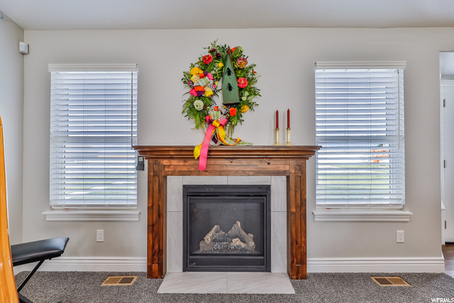 Fire Place features On/Off Remote