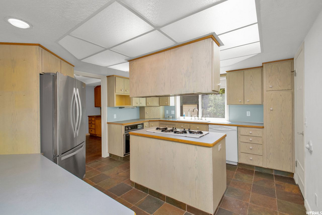 2718 N 2600 E, Layton, UT 84040 — photo 9