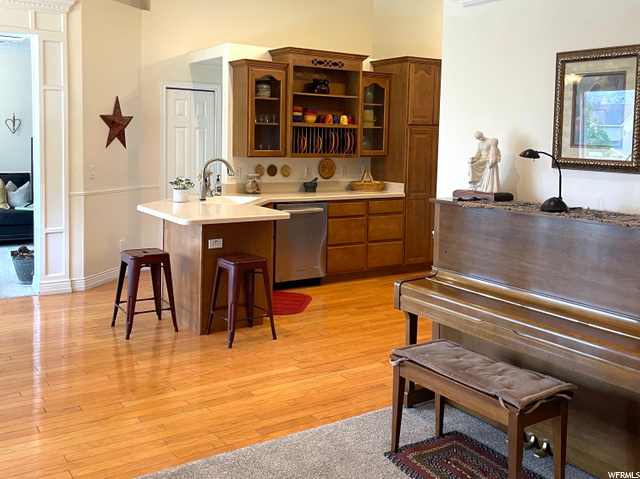 Kitchen with bar