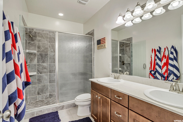 2nd Floor Hall Bath
