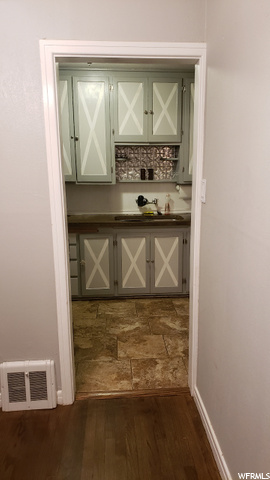 28 S Lakeview Dr, Clearfield, UT 84015 — photo 4