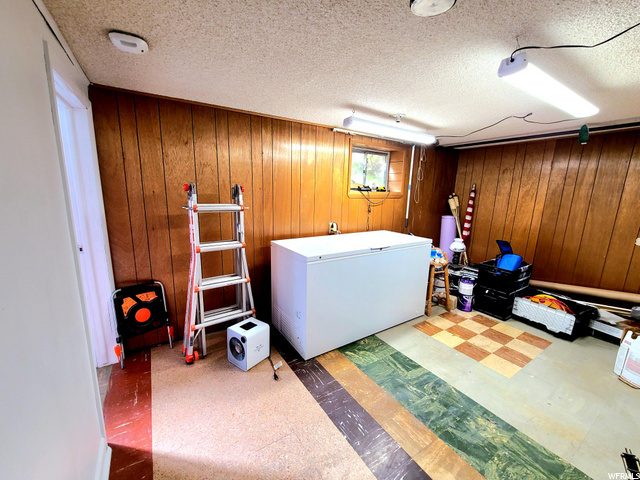 Large Storage Room/Den