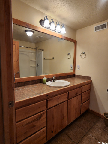 Lower-Level Bath Vanity