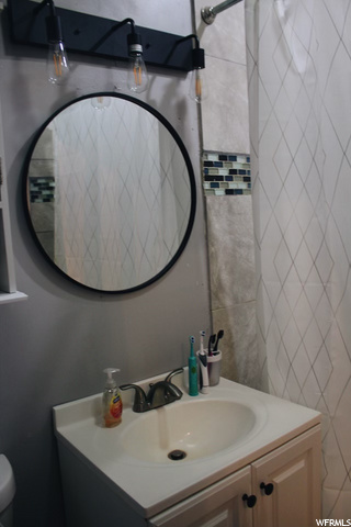 Bathroom sink