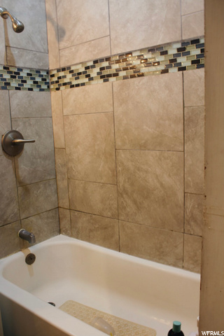 Bath room tub
