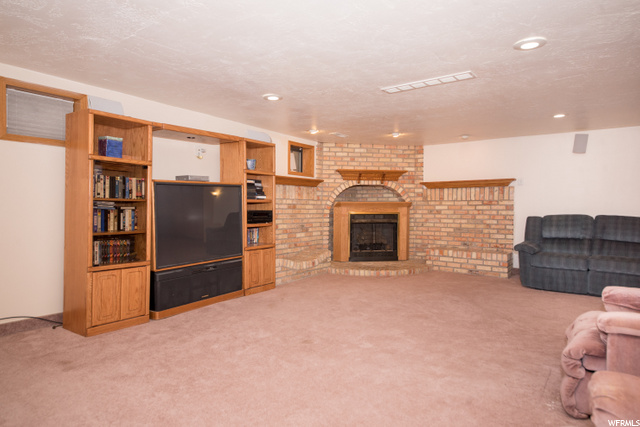Natural gas fireplace