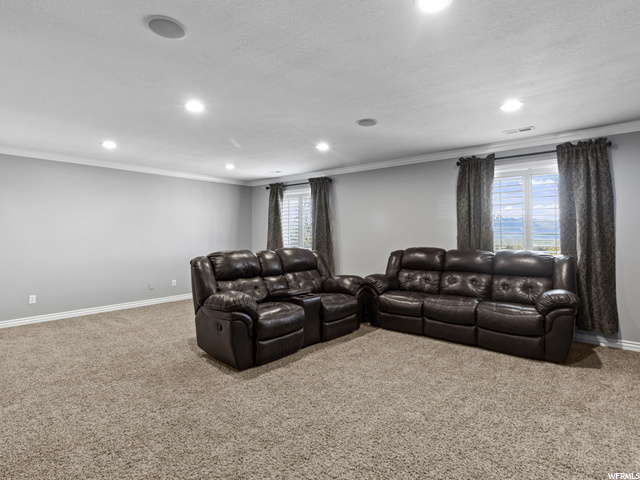 Upper floor entertainment room