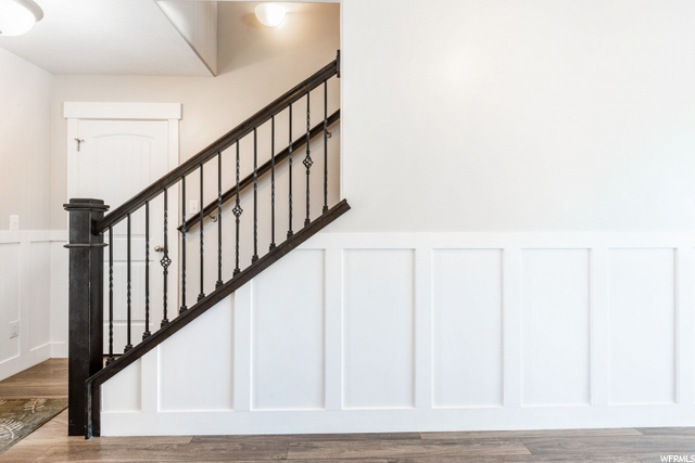 Entry Stairs Up