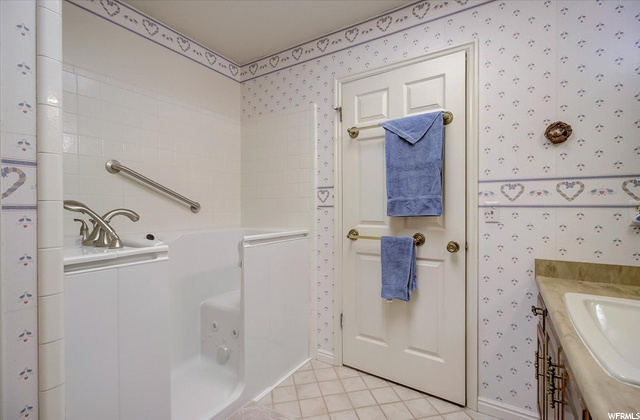 Walk in tub