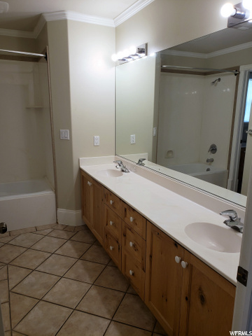 Full Bathoom - Upstairs