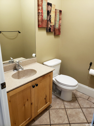 Guest Bathroom - Main Floor
