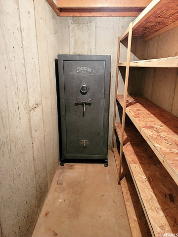 Safe INCLUDED - Cold storage