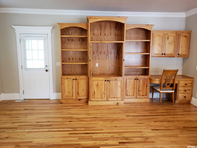 Large Family Room - Main Floor
