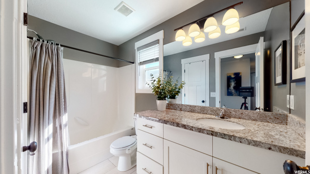 Upstairs full bathroom