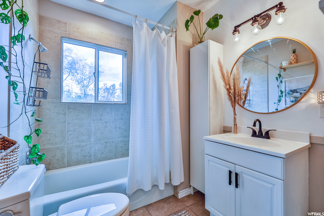 Upstairs Full Bathroom