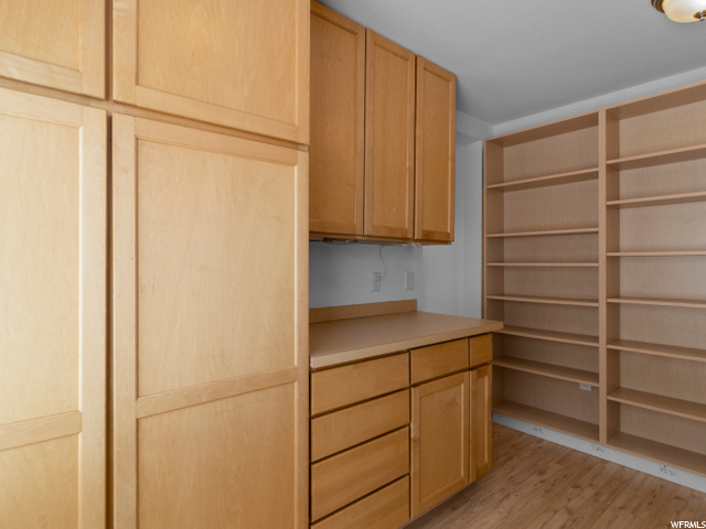 Hidden Walk inn Kitchen Pantry
