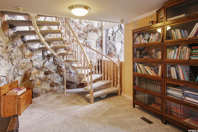 Floating staircase to Family Room
