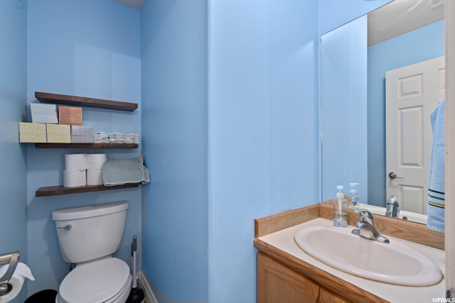 Downstairs 1/2 bathroom