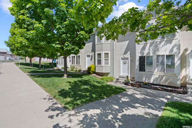 No mowing necessary- Thx HOA