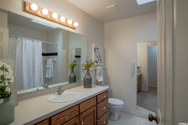 Full Bathroom 2