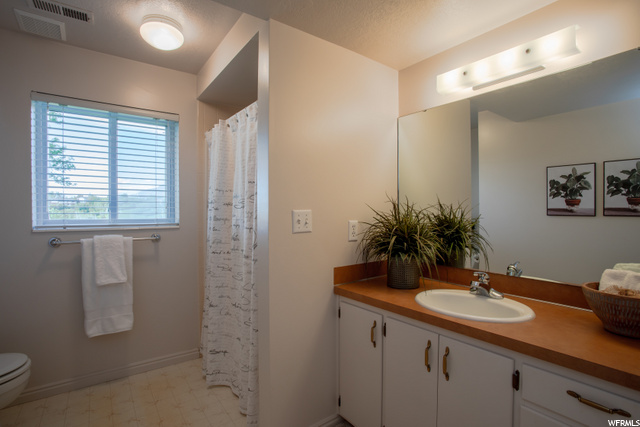 Basement  3/4 Bathroom (4)