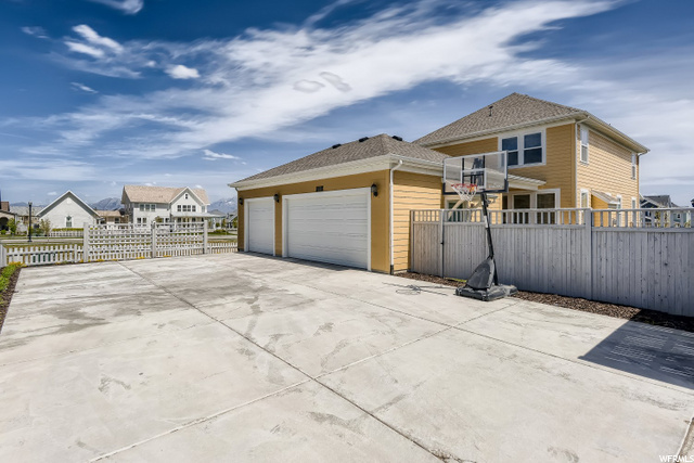 Extra long driveway for additional parking