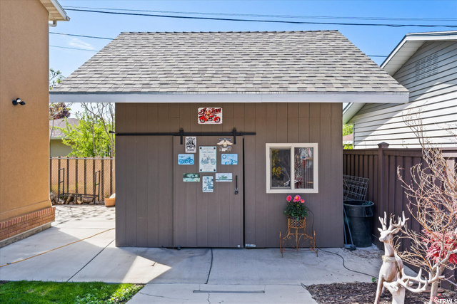 Storage shed
