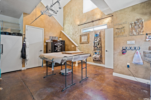garage workshop space