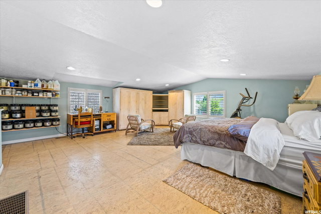 Garage loft space