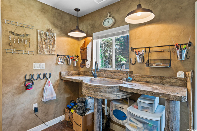 garage workshop space
