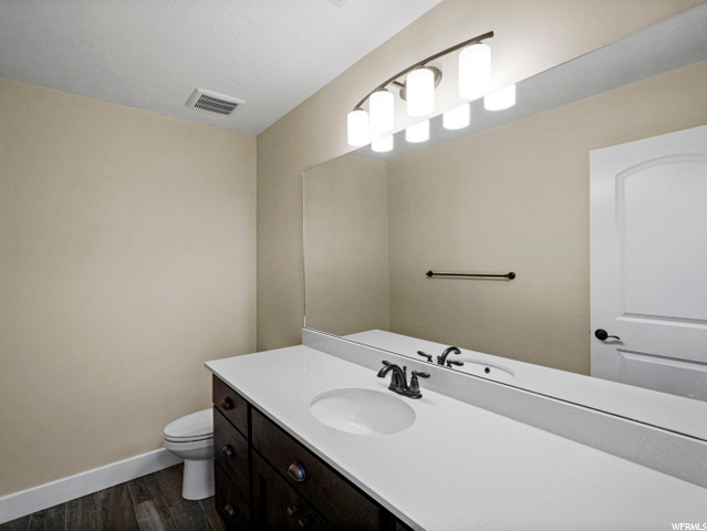 Large Guest Bath off of Great Room