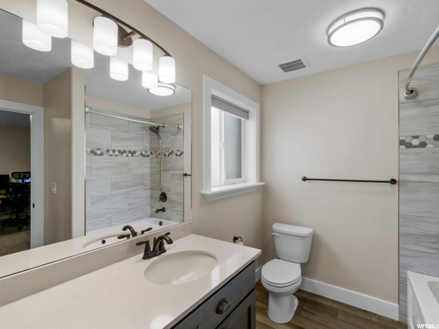 Bed 2 w/Ensuite Full Bath